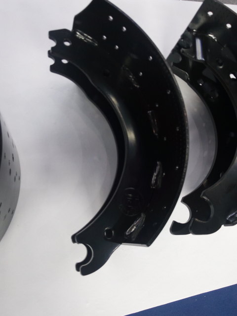 Garniture de frein durable de pi&egrave;ces d'essieu de remorque de chaussures de frein 